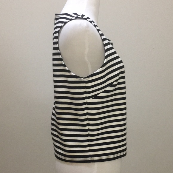 Gap black & white stripe sleeveless crop top - Picture 2 of 6